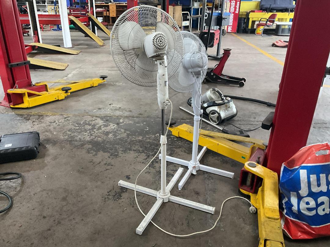 Photo '3' of 2x Fans Photo '3' of 2x Fans