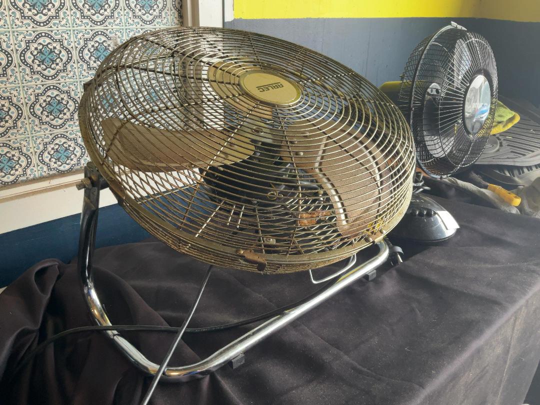 Photo '4' of 2 x fans