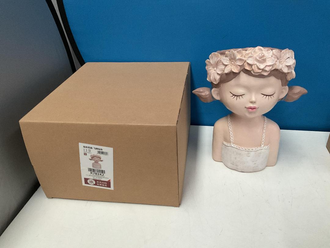 Photo '2' of 4x Planters - 3x Girls and 1x Hedgehog *New*