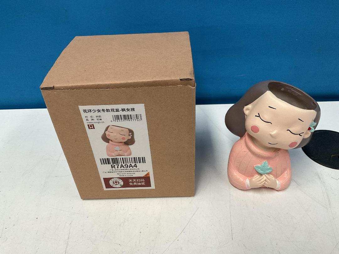 Photo '9' of 4x Planters - 3x Girls and 1x Hedgehog *New*