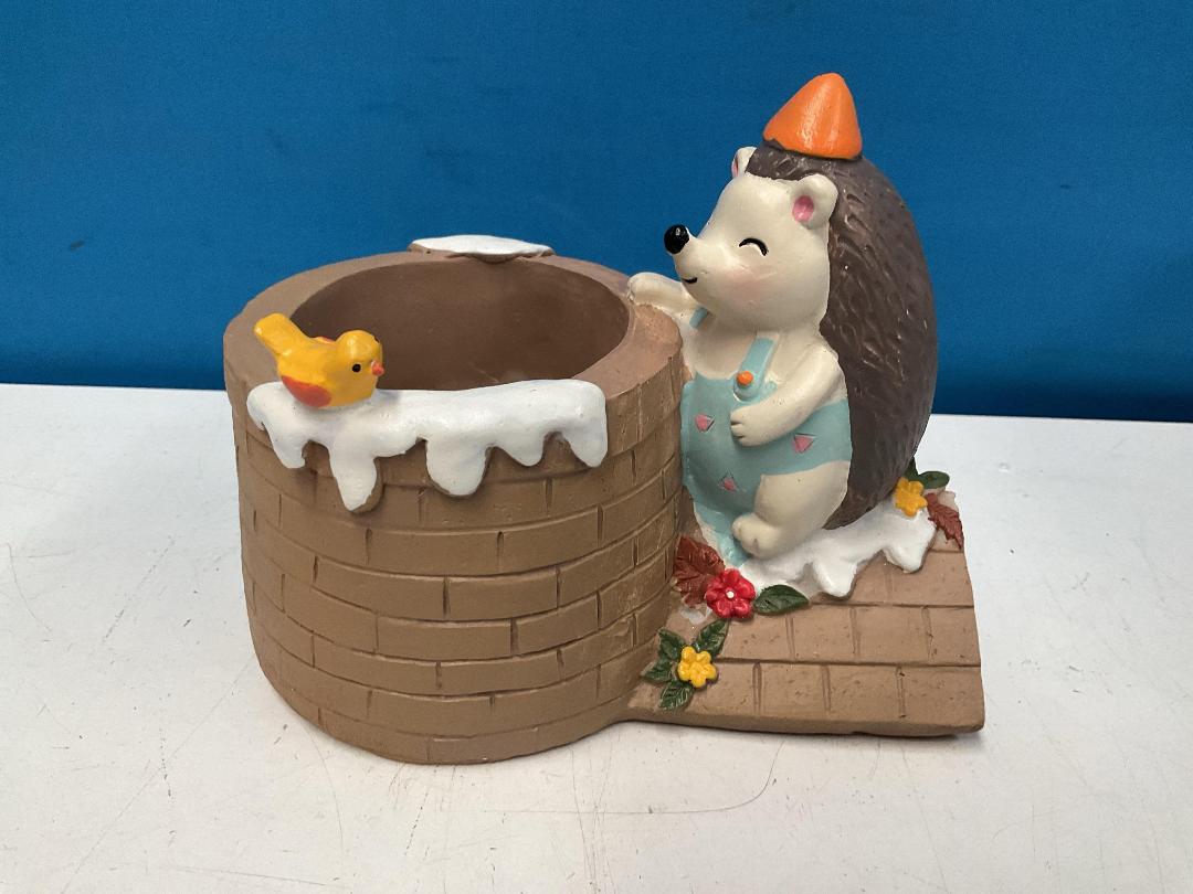 Photo '23' of 4x Planters - 3x Girls and 1x Hedgehog *New*