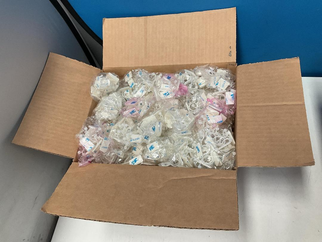 Photo '2' of 2x Boxes of Plastic-Like Hooks or Similar with 3M Adhesives *NEW*