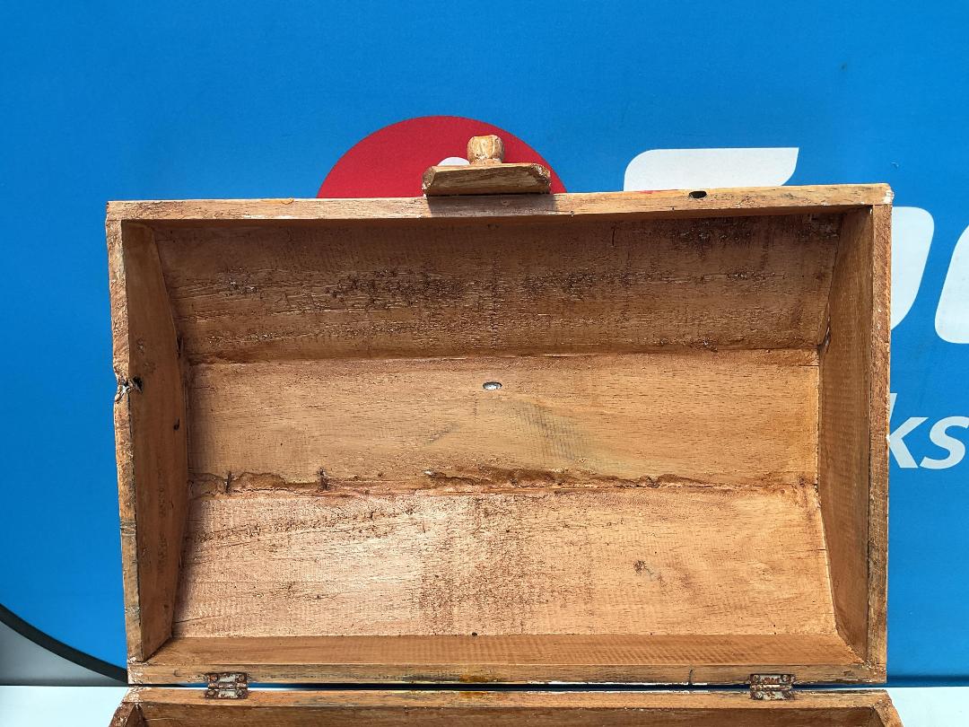 Photo '16' of Wooden-Like Box with Cat Designs on it