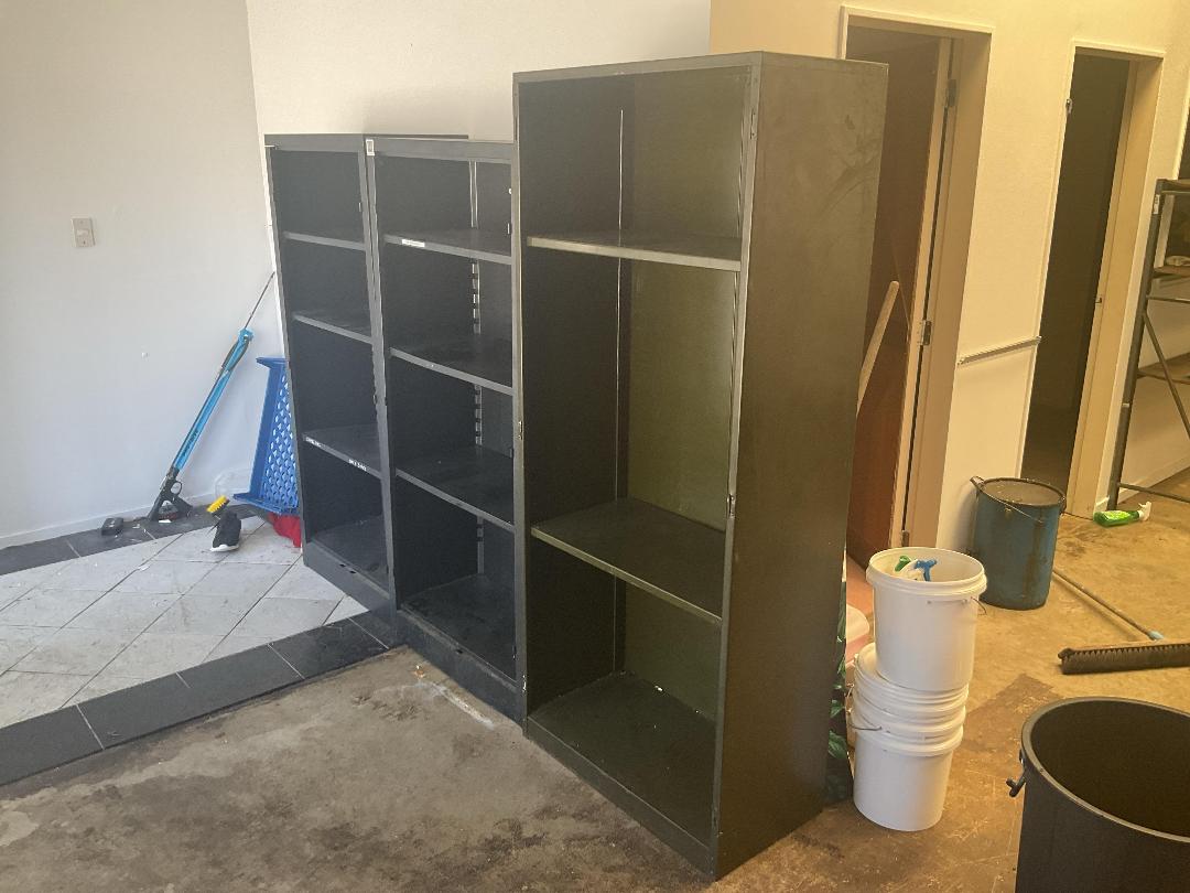 Photo '2' of Steel cabinets x3
