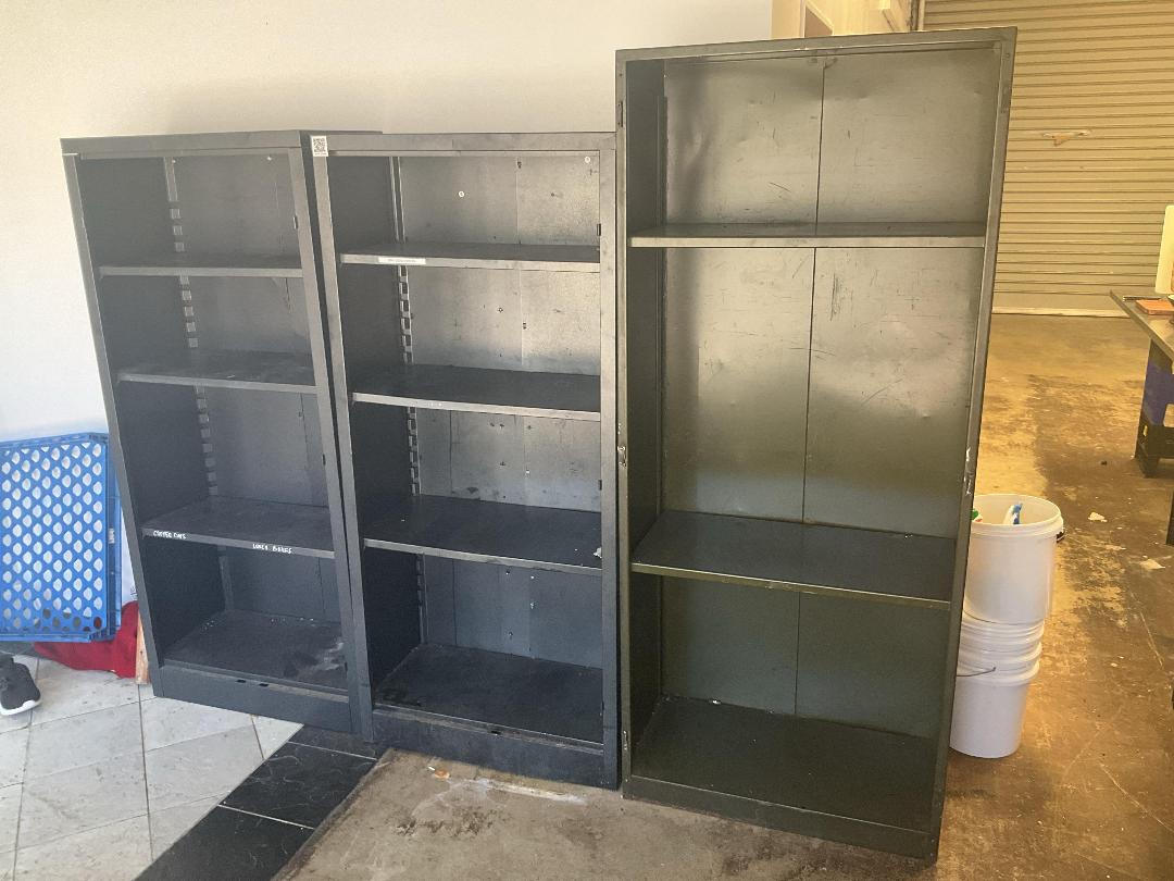Photo '3' of Steel cabinets x3