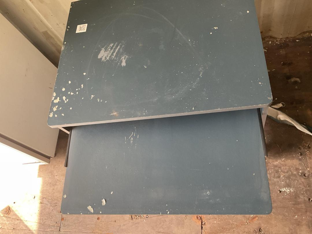 Photo '4' of Blue desk