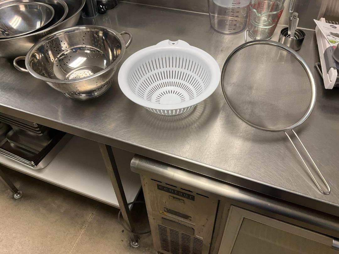Photo '4' of Bowls and colanders Photo '4' of Bowls and colanders