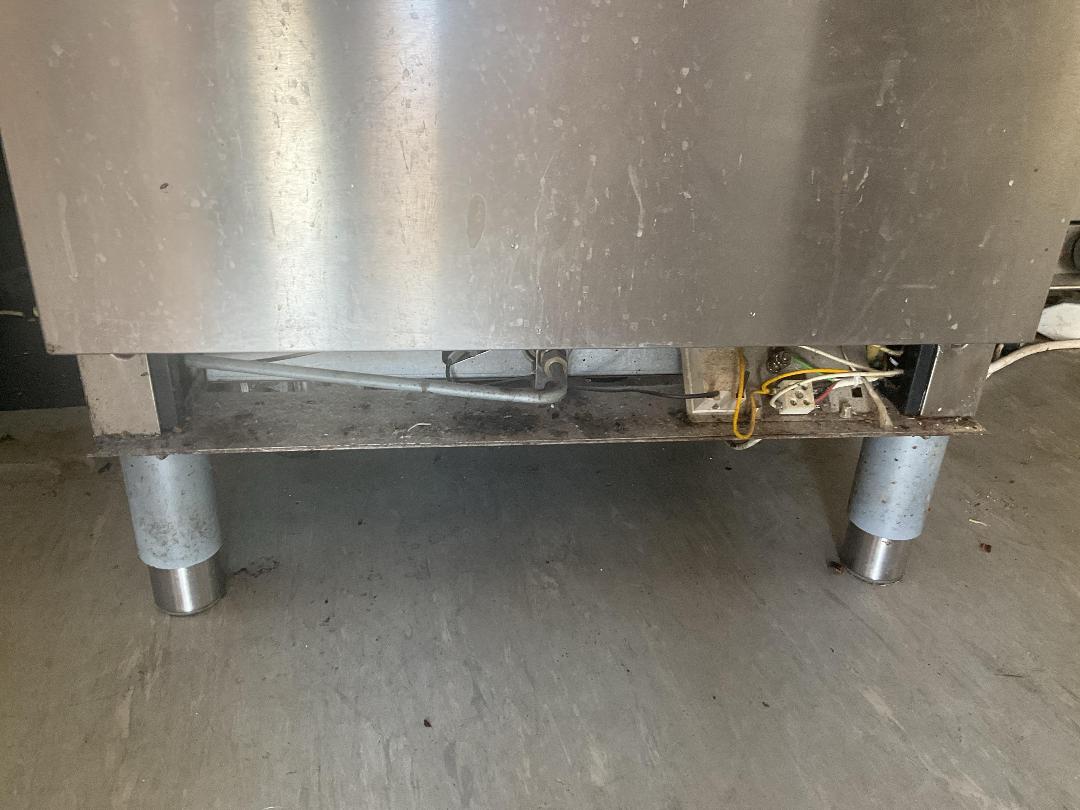 Photo '3' of Zanussi commercial 4 burner gas oven