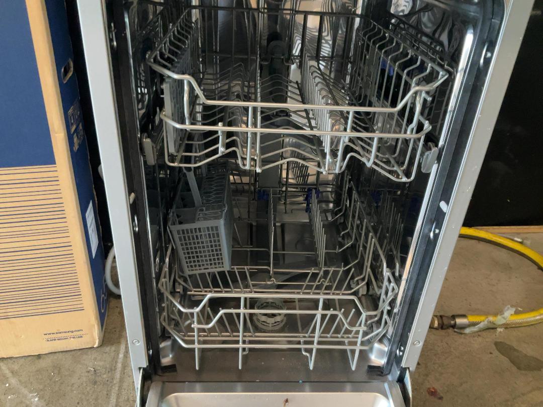 Photo '3' of Midea Stainless Steel Dishwasher Photo '3' of Midea Stainless Steel Dishwasher