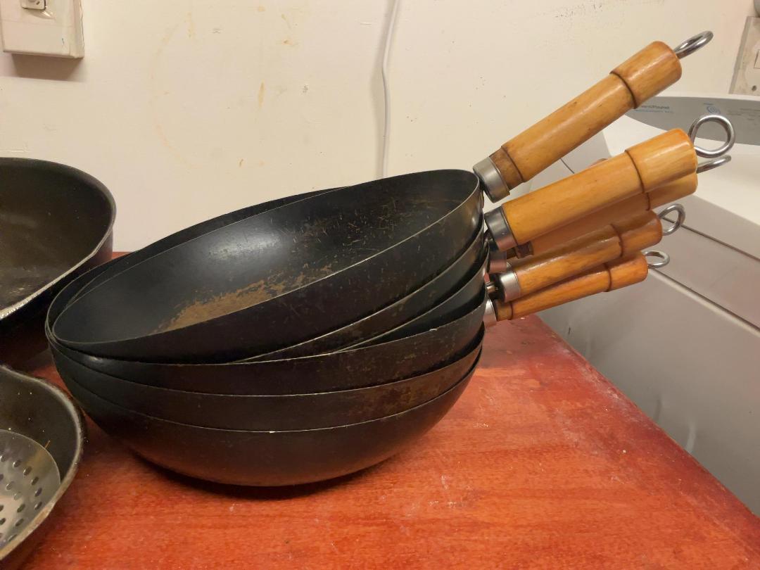 Photo '4' of Woks & a frying pan