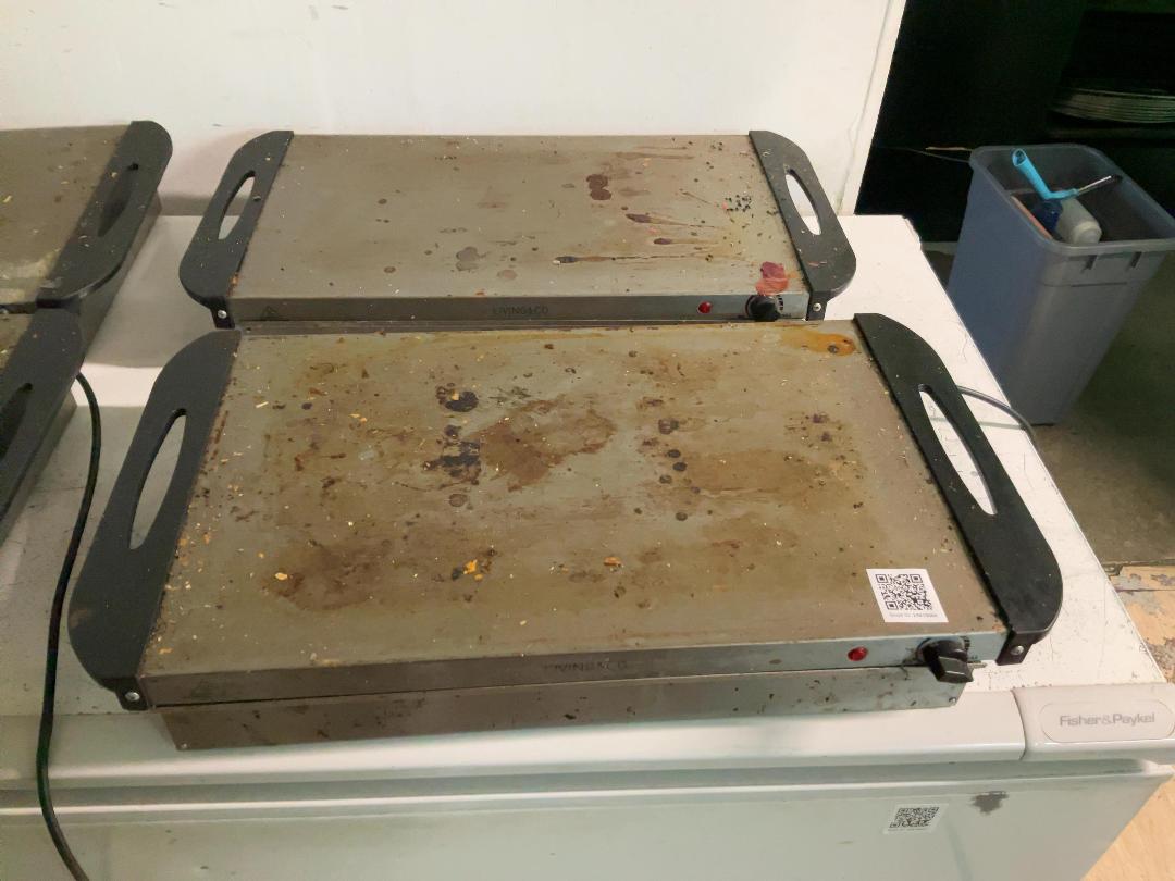 Photo '2' of Living & Co Buffet Server