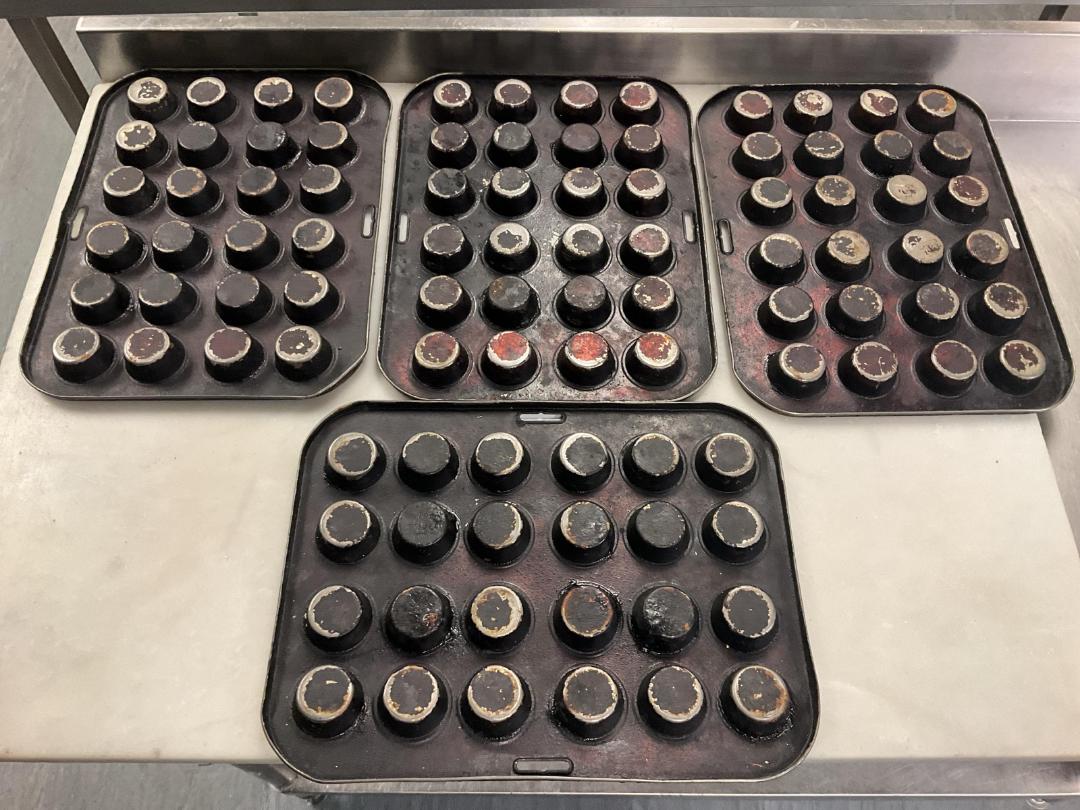 Photo '4' of 4 x mini cupcake/pastry trays