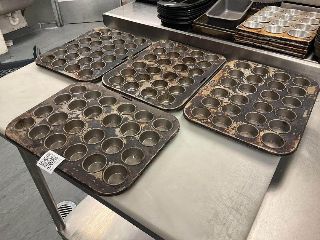 Photo '2' of 4 x mini cupcake/pastry trays