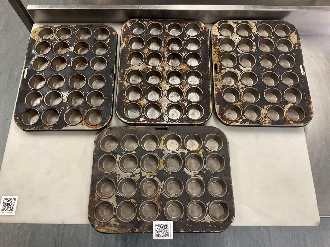 Photo '3' of 4 x mini cupcake/pastry trays