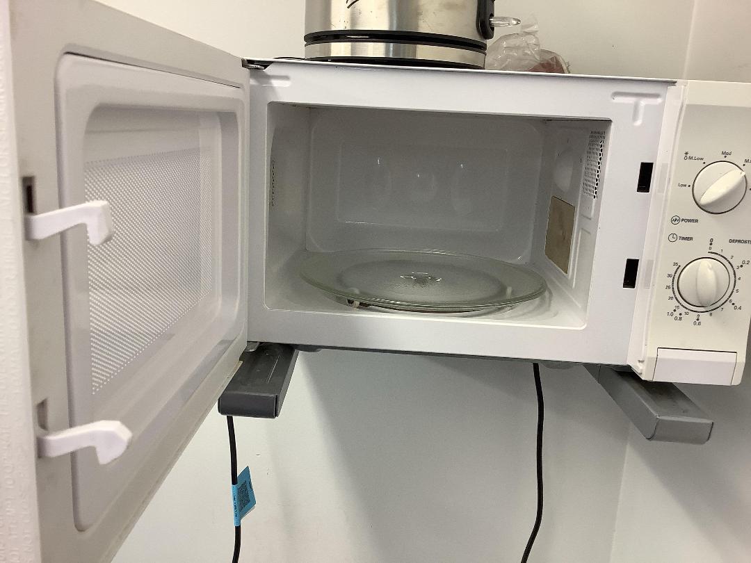 Photo '3' of Microwave and kettle Photo '3' of Microwave and kettle