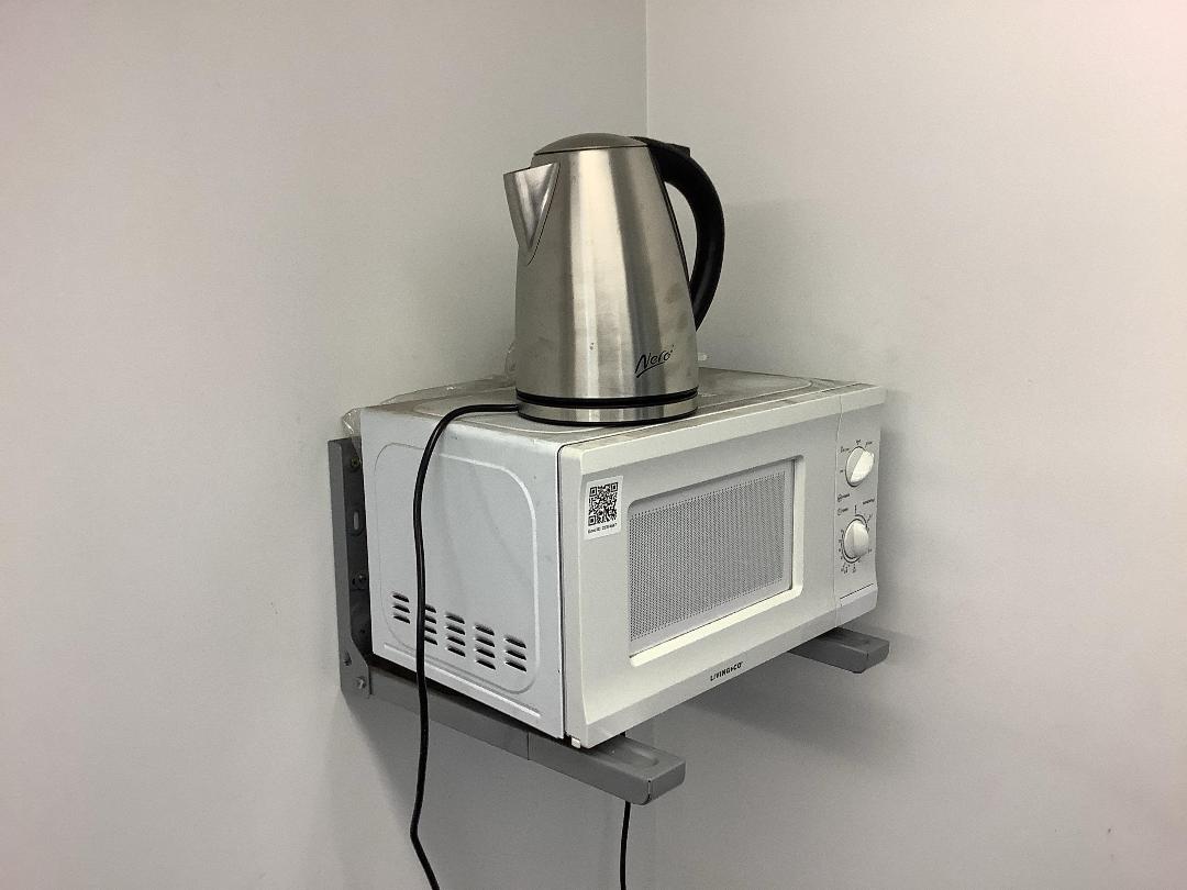 Photo '4' of Microwave and kettle Photo '4' of Microwave and kettle
