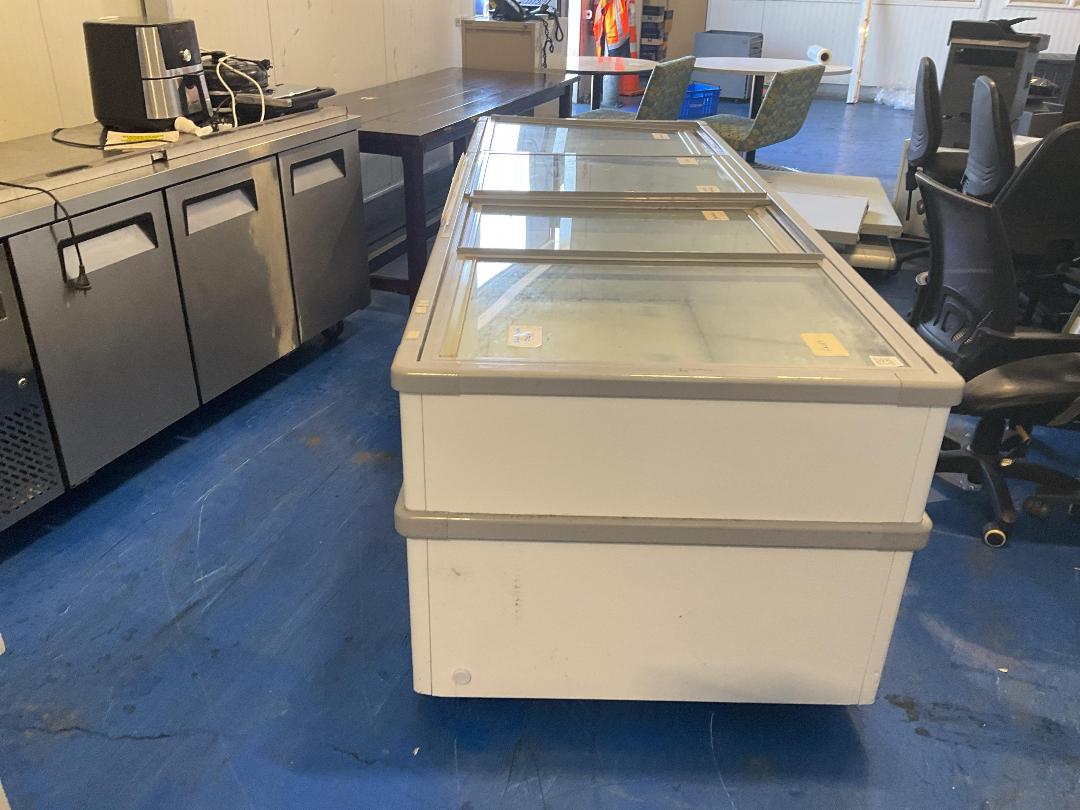 Photo '2' of Chest Freezer Photo '2' of Chest Freezer