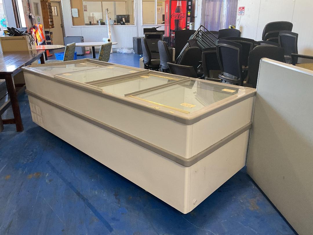 Photo '3' of Chest Freezer Photo '3' of Chest Freezer