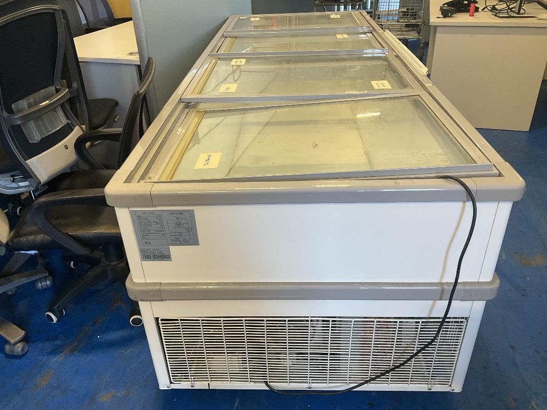 Photo '4' of Chest Freezer Photo '4' of Chest Freezer