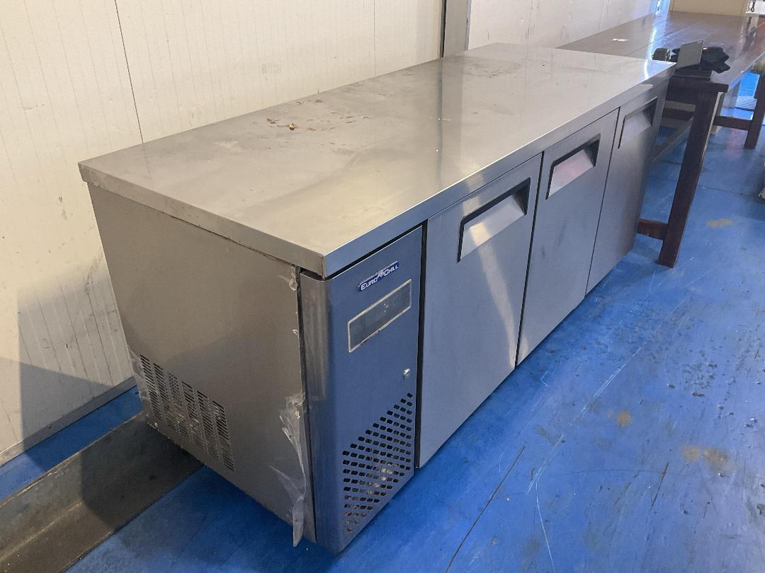 Photo '2' of EuroChill Drink Cabinet Photo '2' of EuroChill Drink Cabinet