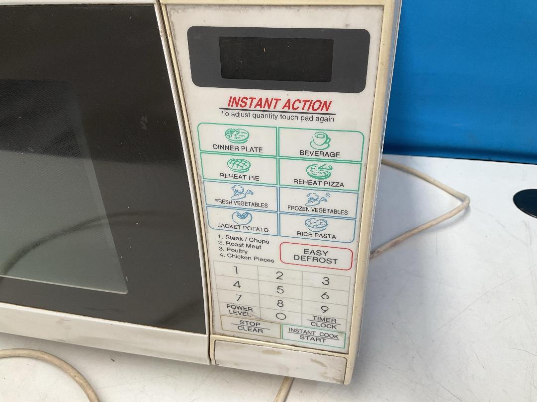 Photo '2' of Unbranded Microwave Photo '2' of Unbranded Microwave