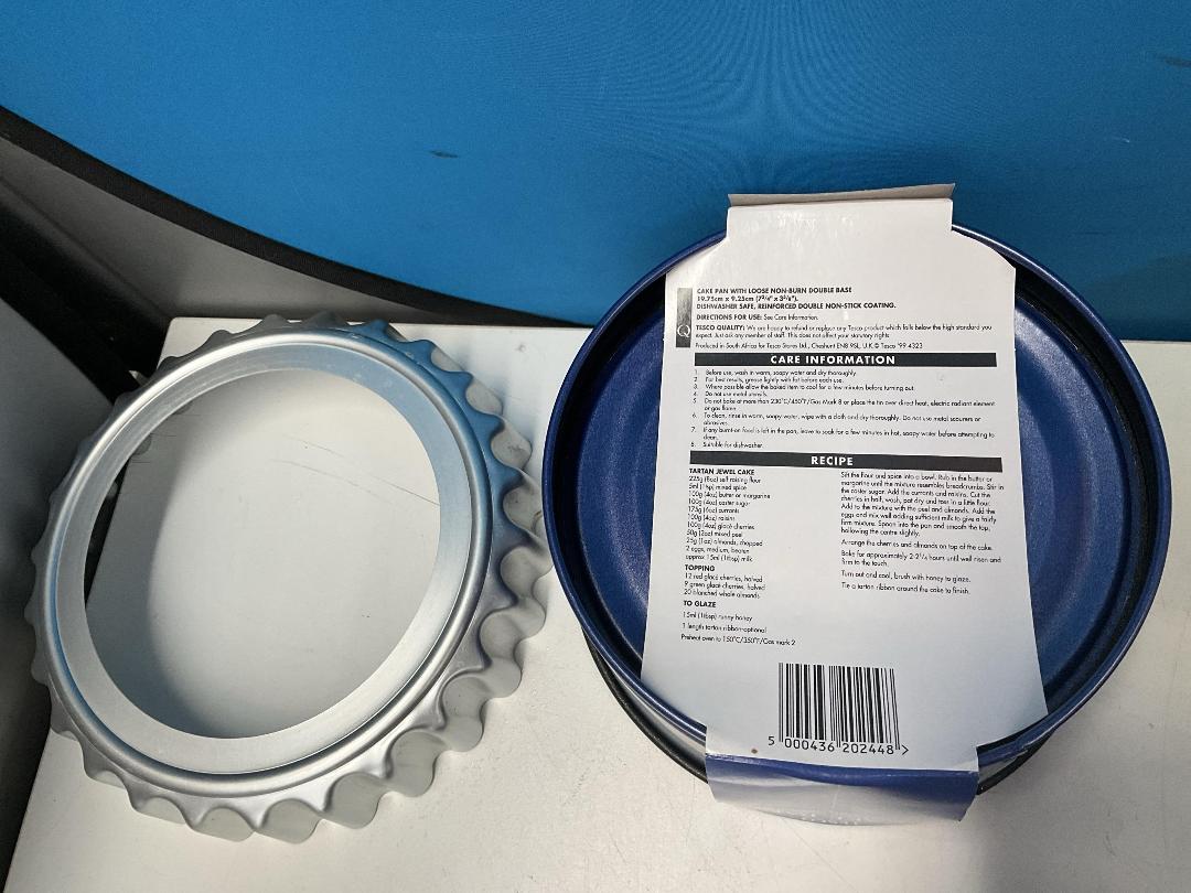 Photo '4' of Baking Items - Loaf Pans, Cake Pan Etc