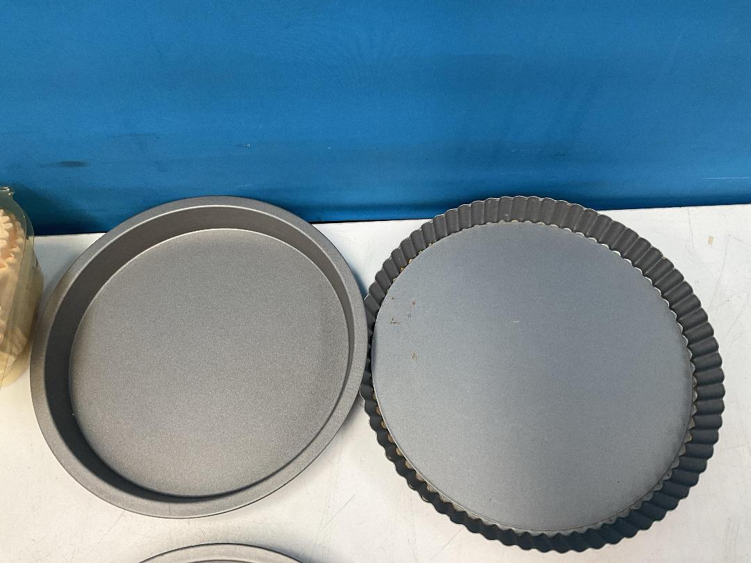 Photo '8' of Baking Items - Loaf Pans, Cake Pan Etc