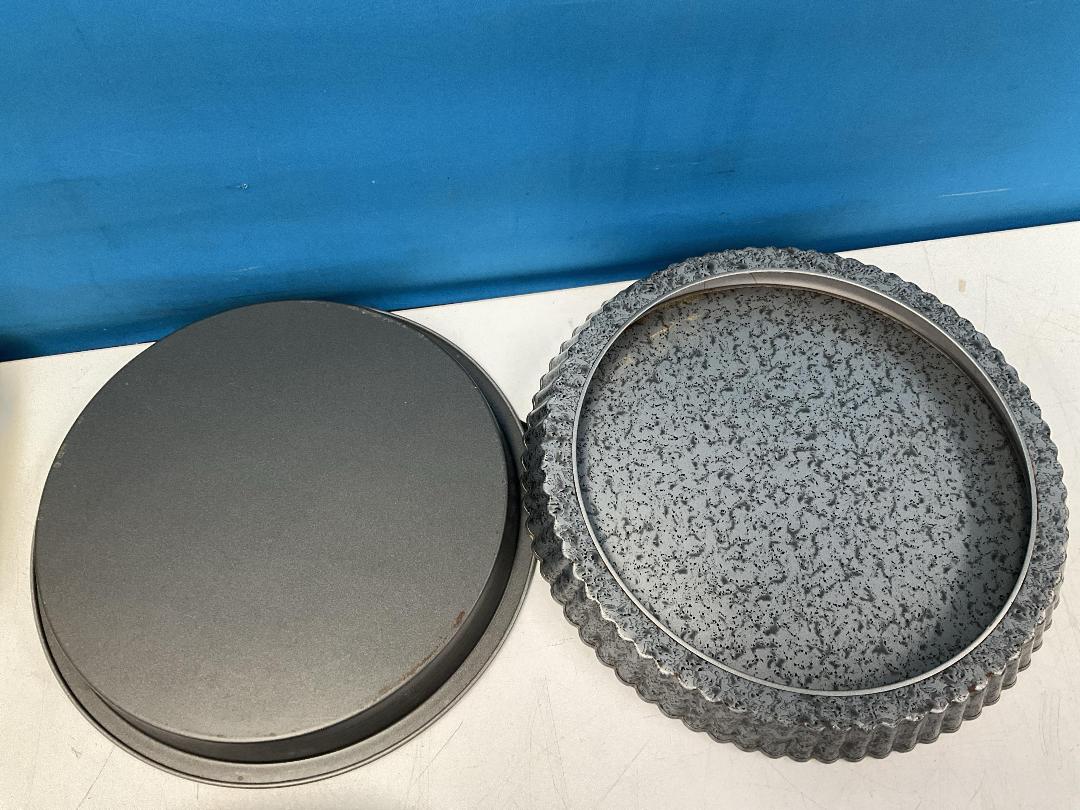 Photo '9' of Baking Items - Loaf Pans, Cake Pan Etc