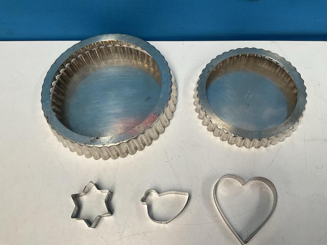 Photo '15' of Baking Items - Loaf Pans, Cake Pan Etc