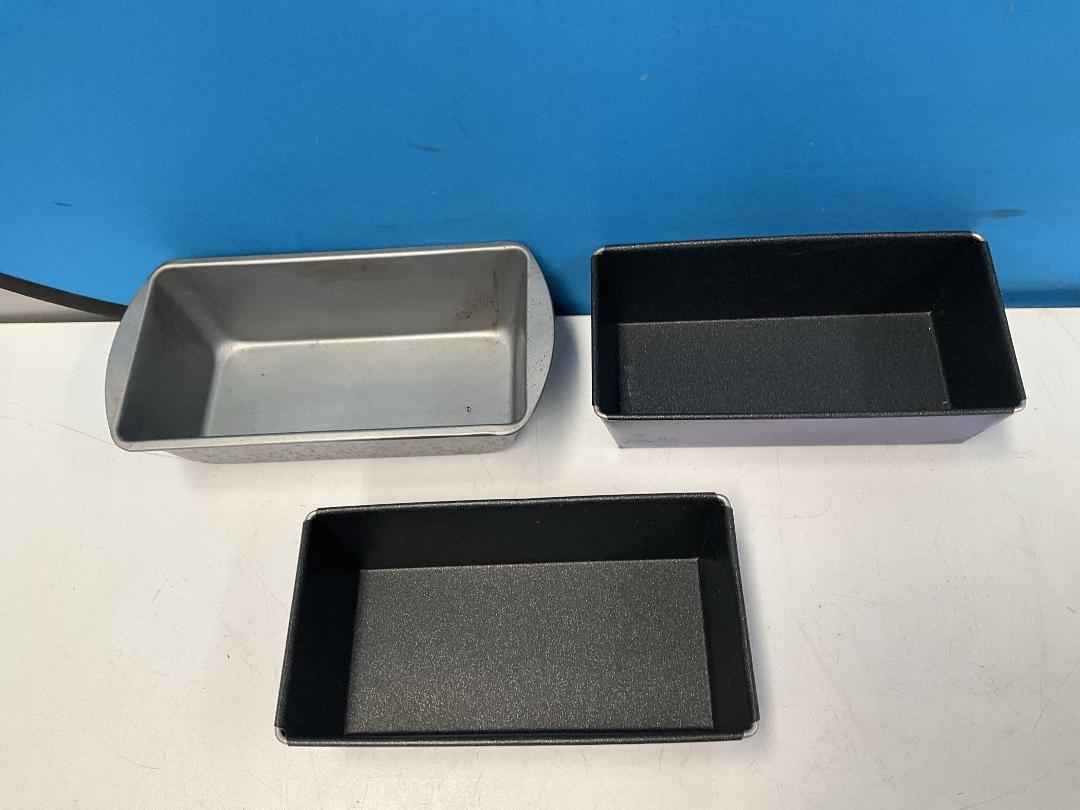 Photo '16' of Baking Items - Loaf Pans, Cake Pan Etc