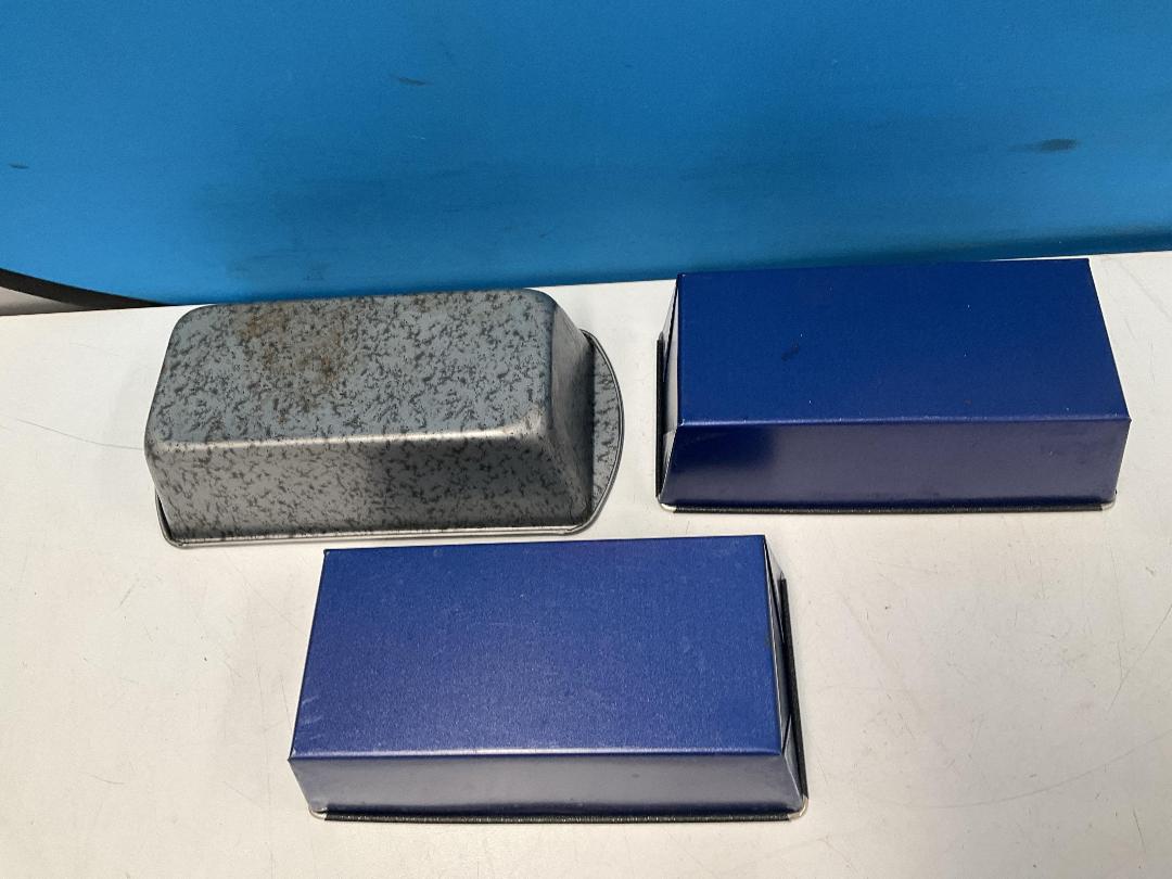 Photo '17' of Baking Items - Loaf Pans, Cake Pan Etc