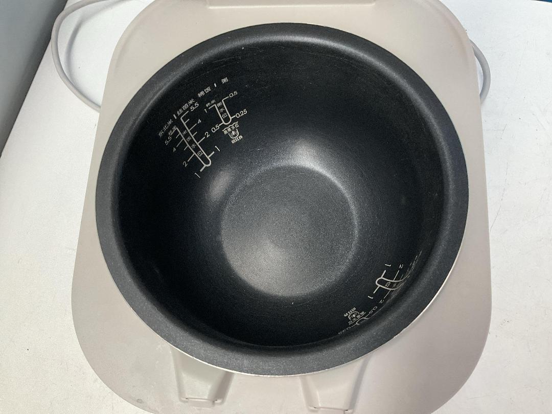 Photo '11' of Midea Rice Cooker or Similar - MB-WHS30C96 Photo '11' of Midea Rice Cooker or Similar - MB-WHS30C96