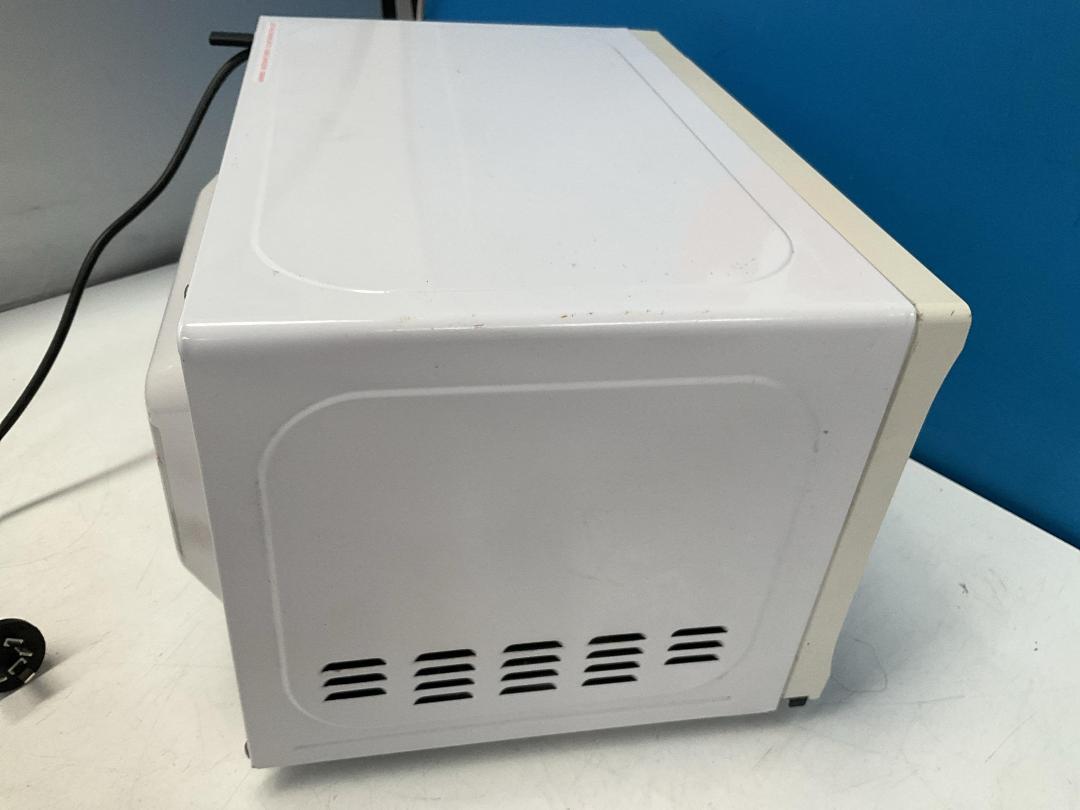 Photo '12' of Homemaker Microwave - Model EM720CPI