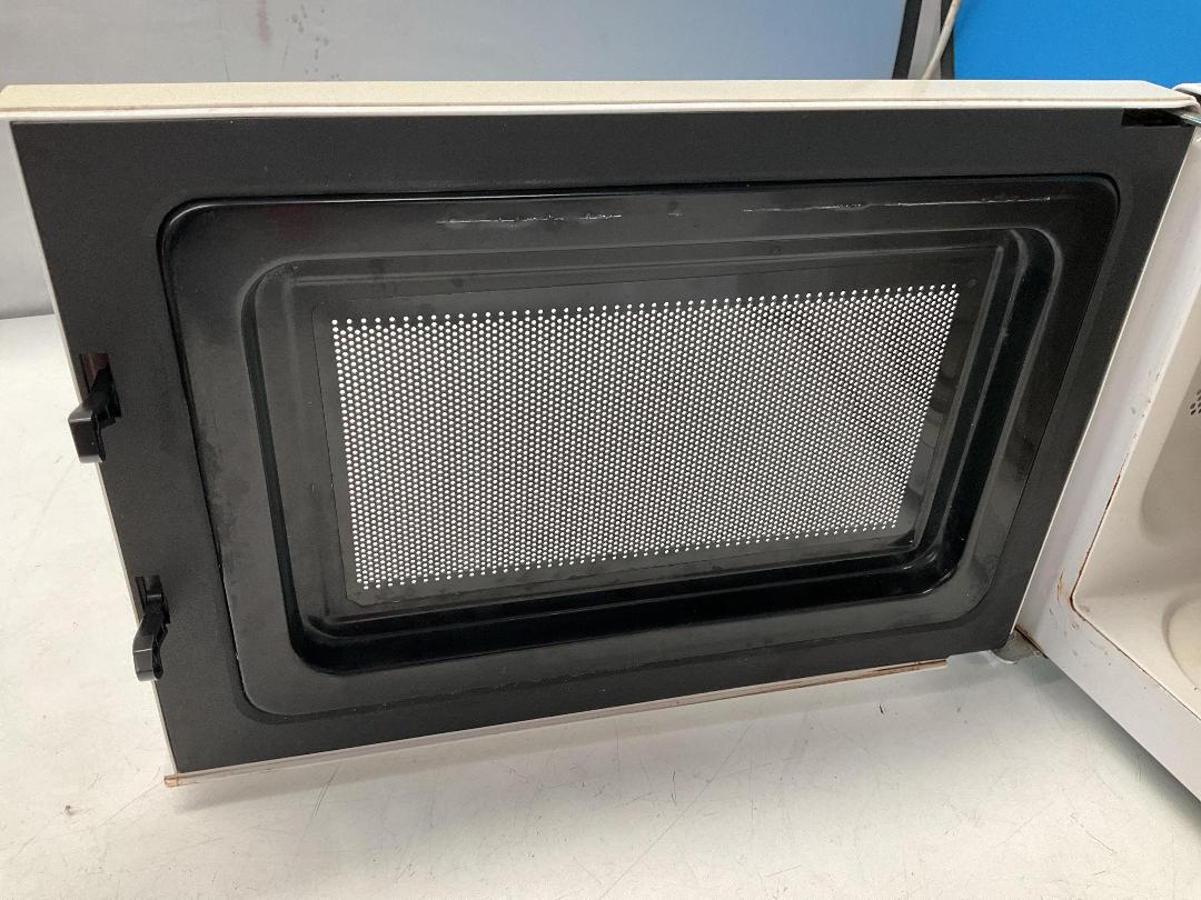 Photo '14' of Homemaker Microwave - Model EM720CPI