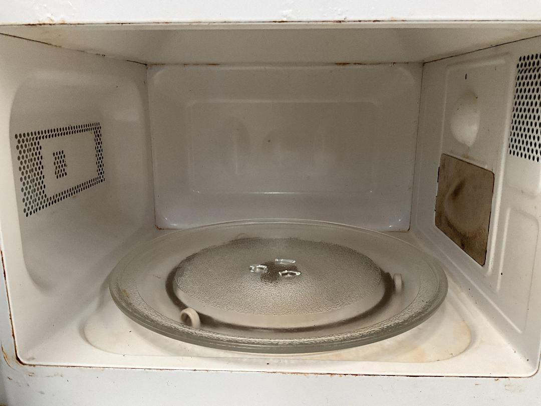 Photo '15' of Homemaker Microwave - Model EM720CPI