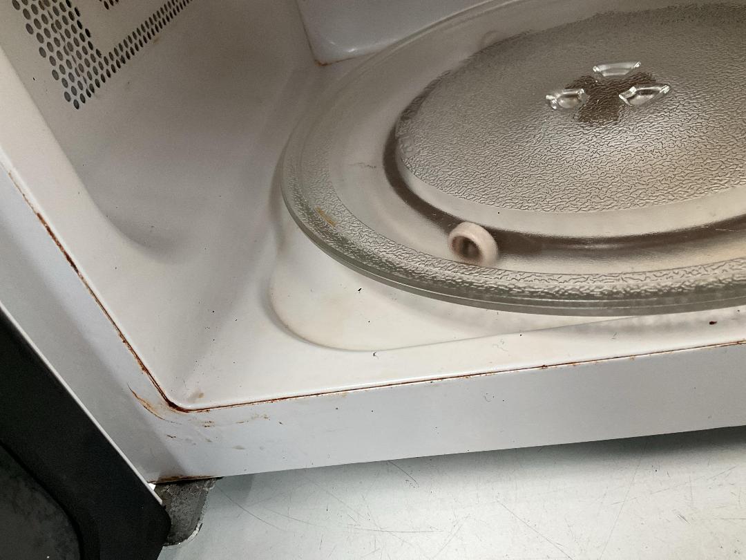 Photo '16' of Homemaker Microwave - Model EM720CPI