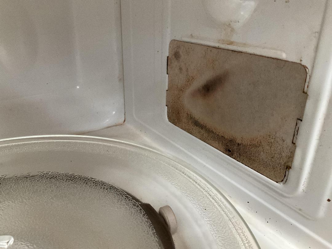 Photo '17' of Homemaker Microwave - Model EM720CPI