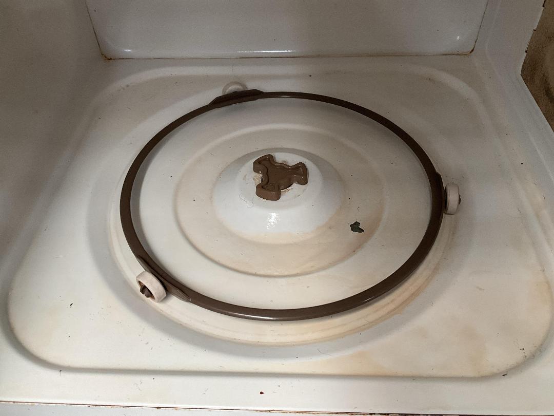 Photo '18' of Homemaker Microwave - Model EM720CPI