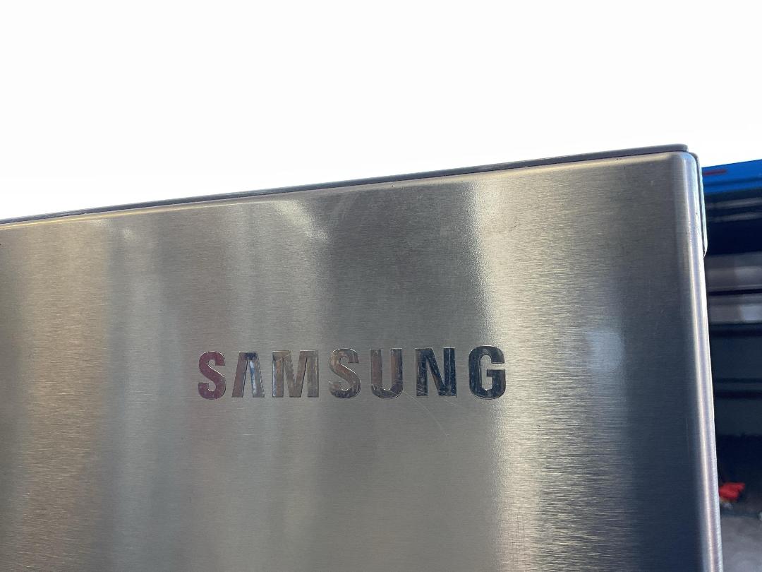 Photo '3' of Samsung Fridge-Freezer - Model SR255MLS