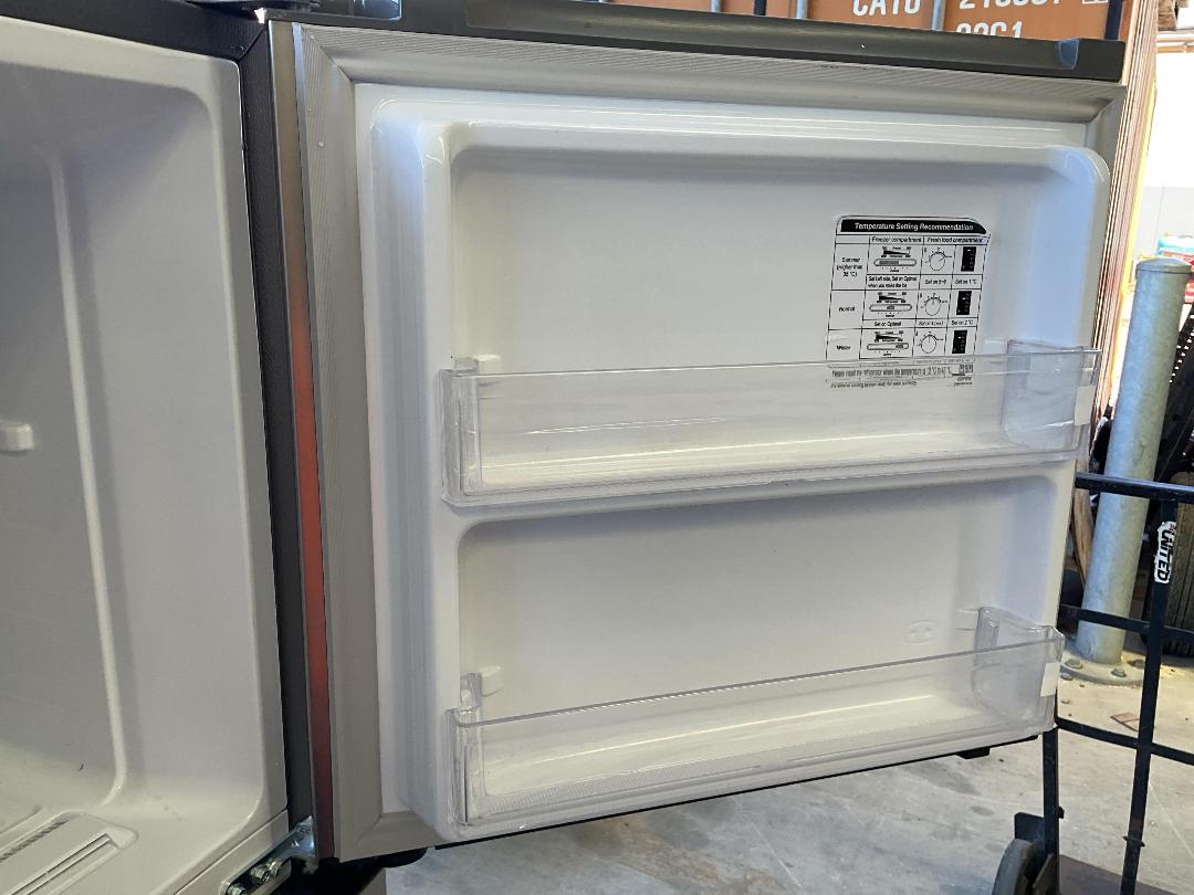 Photo '11' of Samsung Fridge-Freezer - Model SR255MLS