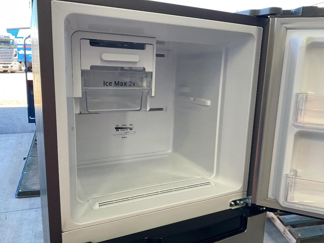 Photo '13' of Samsung Fridge-Freezer - Model SR255MLS