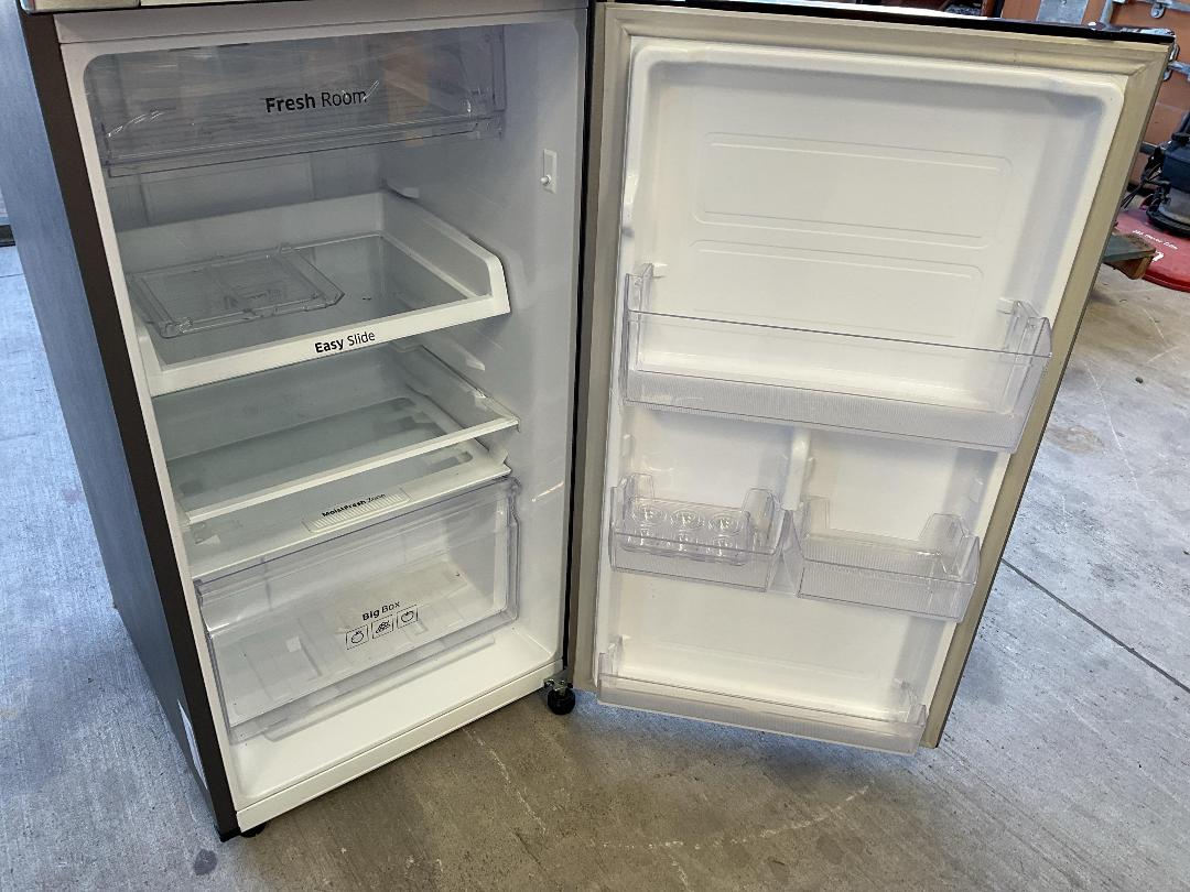 Photo '15' of Samsung Fridge-Freezer - Model SR255MLS
