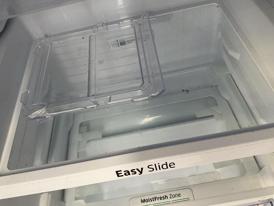 Photo '18' of Samsung Fridge-Freezer - Model SR255MLS