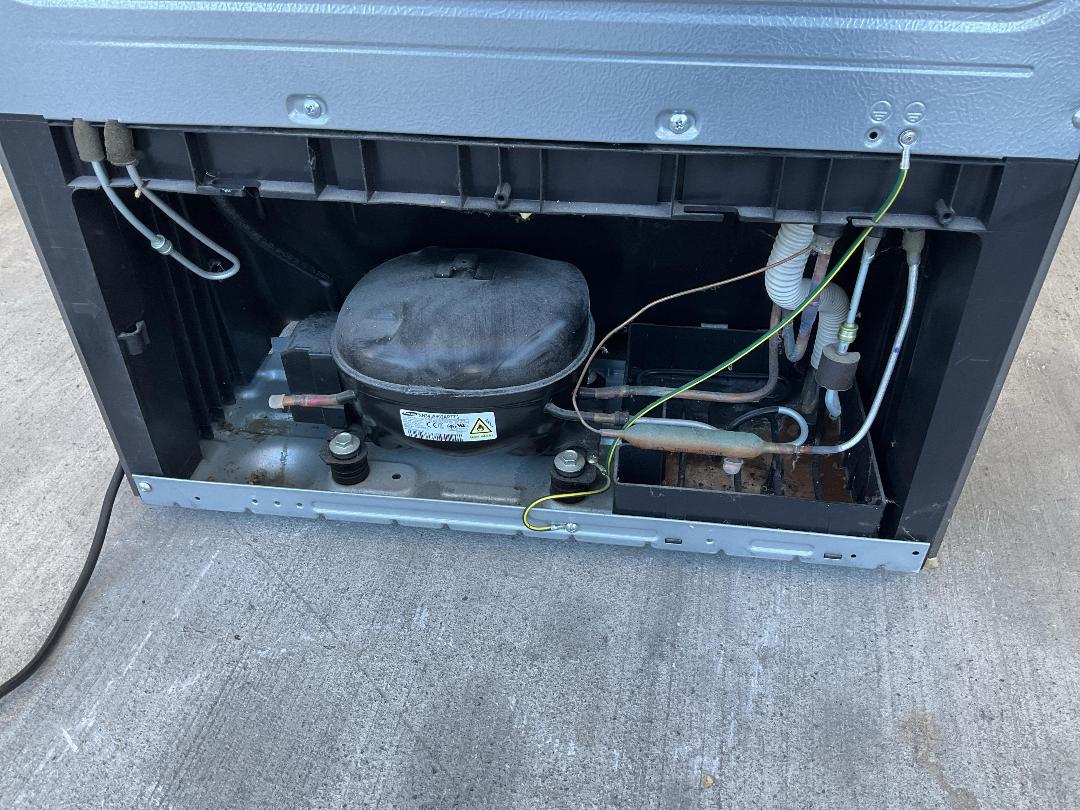 Photo '23' of Samsung Fridge-Freezer - Model SR255MLS