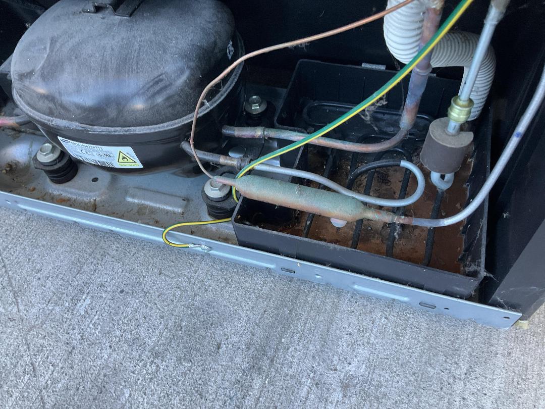 Photo '24' of Samsung Fridge-Freezer - Model SR255MLS