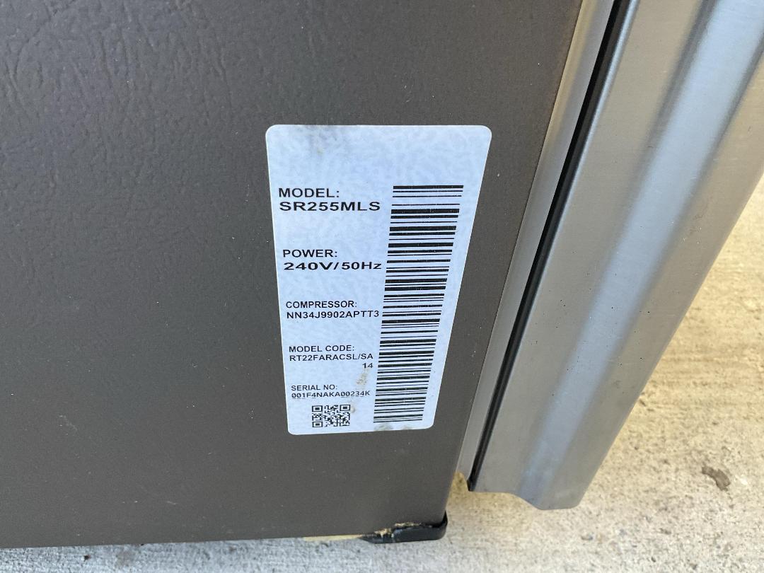 Photo '27' of Samsung Fridge-Freezer - Model SR255MLS