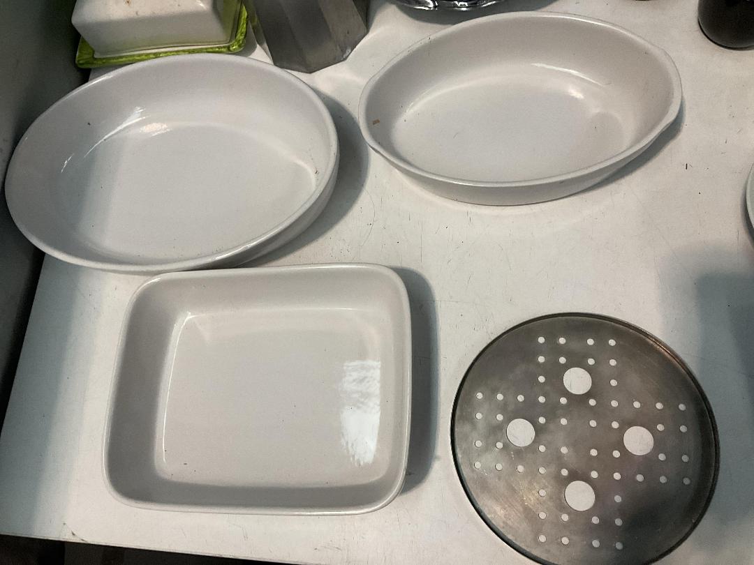 Photo '4' of Kitchen Items - Knives, Bowls Etc