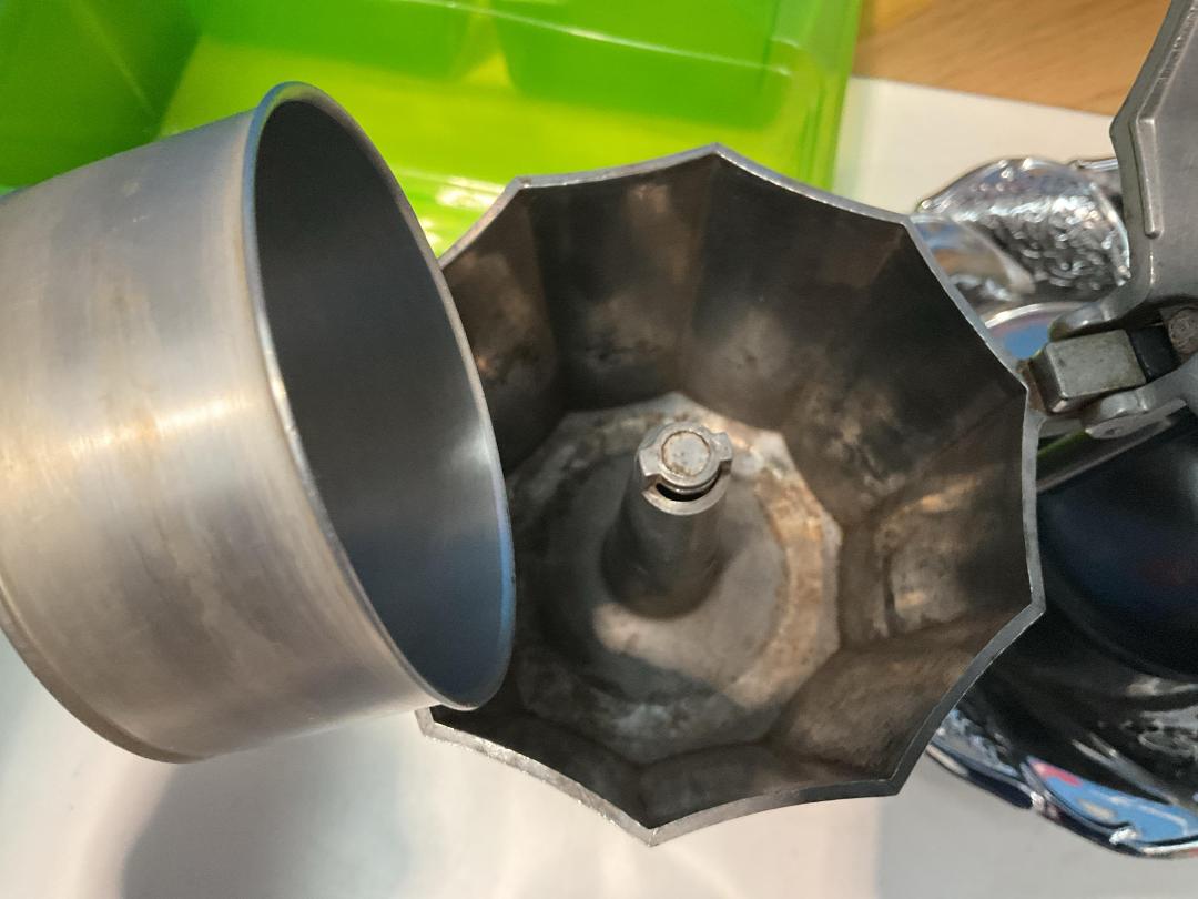 Photo '6' of Kitchen Items - Knives, Bowls Etc