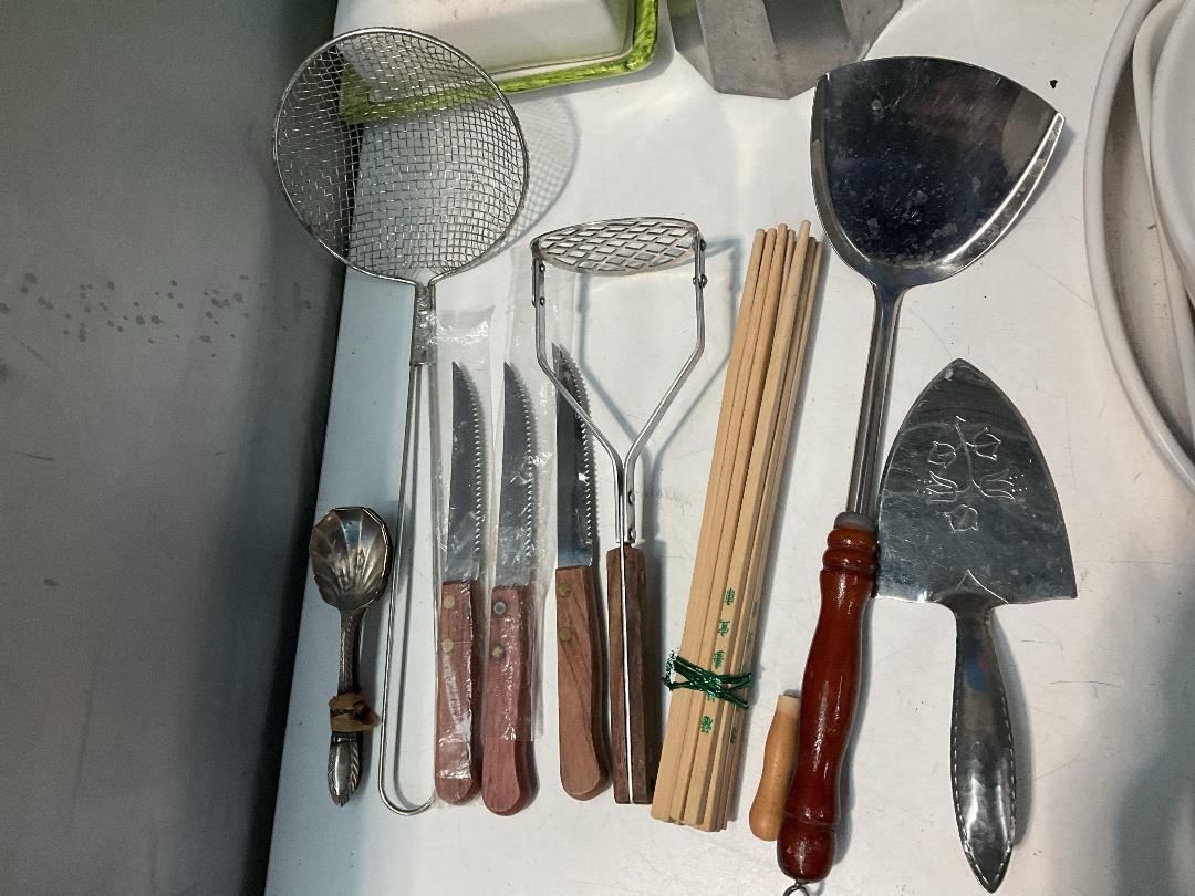 Photo '2' of Kitchen Items - Knives, Bowls Etc