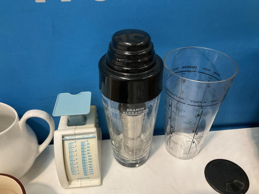 Photo '9' of Kitchen Items - Knives, Bowls Etc